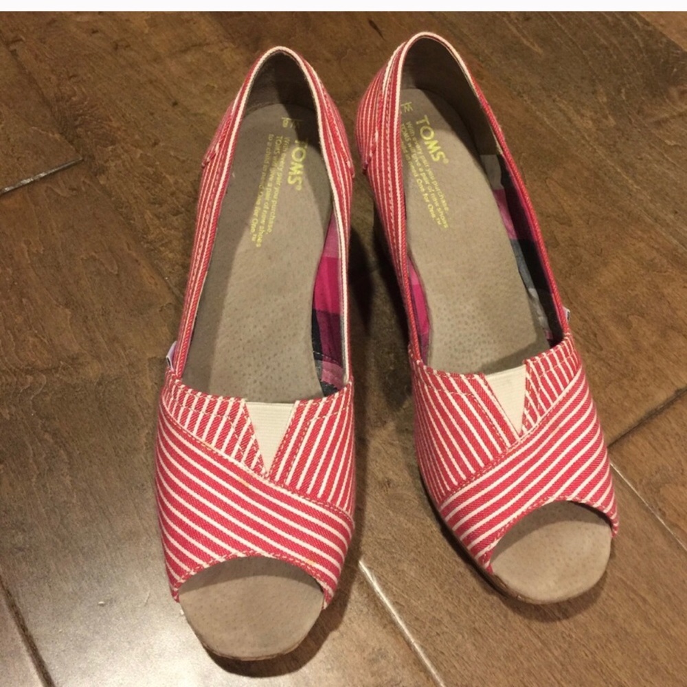 Toms peek toe Wedge.  Gently used.